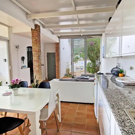 Aura Villa *