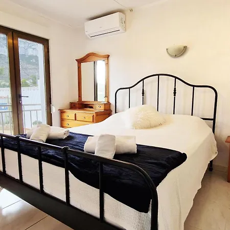 Aura Villa *